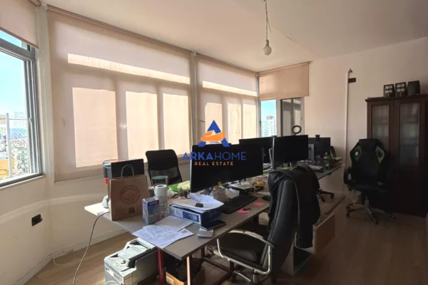 AMBJENT ZYRASH ME QERA 250 M2 