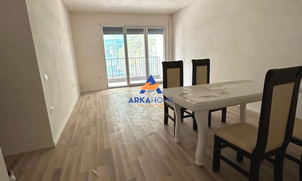 Shtepi me qera Apartament ne Tirane, 2+1, Mobilimi Bosh, pa mobiluar, Pagesa 629  Euro.