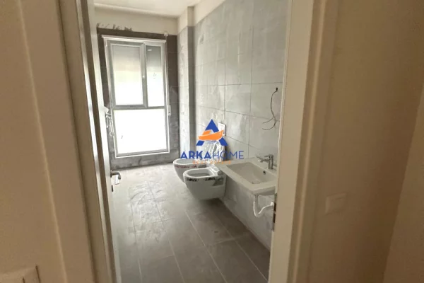 Shtepi me qera Apartament ne Tirane, 2+1, Mobilimi Bosh, pa mobiluar, Pagesa 629  Euro.