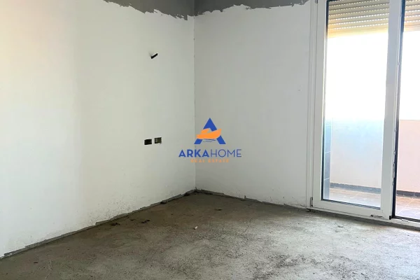 Shtepi ne shitje Apartament ne Tirane, 3+1, Mobilimi Bosh, pa mobiluar, Pagesa 470,094  Euro.