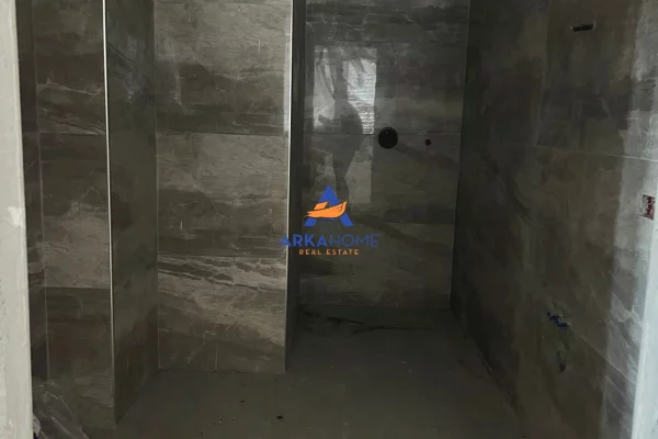 Shtepi ne shitje Apartament ne Tirane, 3+1, Mobilimi Bosh, pa mobiluar, Pagesa 470,094  Euro.