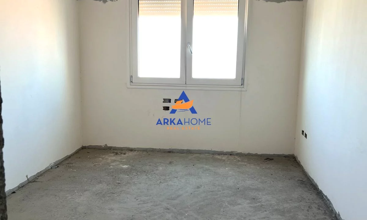 Shtepi ne shitje Apartament ne Tirane, 3+1, Mobilimi Bosh, pa mobiluar, Pagesa 470,094  Euro.