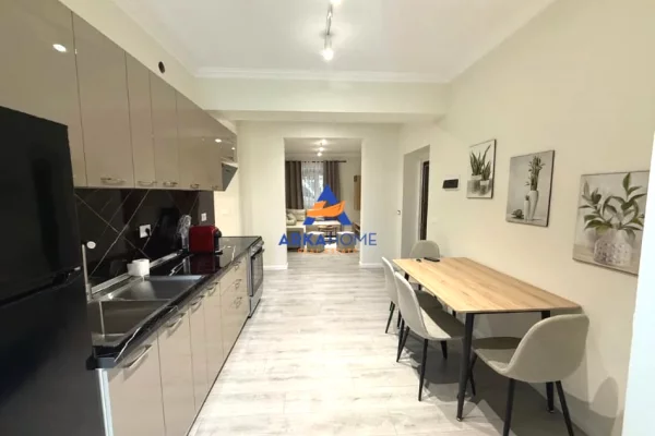 Shtepi me qera Apartament ne Tirane, 2+1, Mobilimi E mobiluar, Pagesa 850  Euro.
