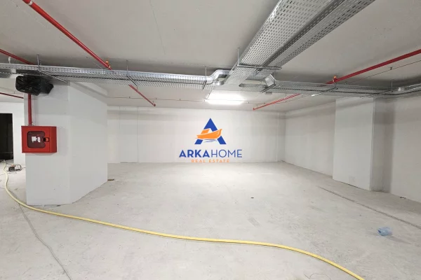 Ambient biznesi ne shitje 6+1 ne Tirane - 52,465 Euro