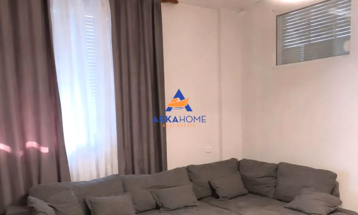 Shtepi me qera Apartament ne Tirane, 1+1, Mobilimi E mobiluar, Pagesa 550  Euro.
