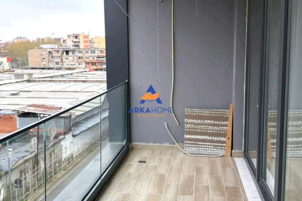 Shtepi me qera Apartament ne Tirane, 2+1, Mobilimi E mobiluar, Pagesa 700  Euro.