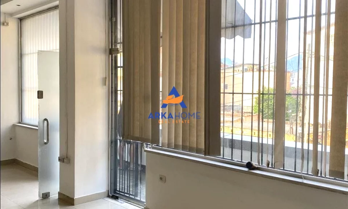 JEPET ME QERA DYQAN 70M2 "TEK VILA GOLD" 700 EURO