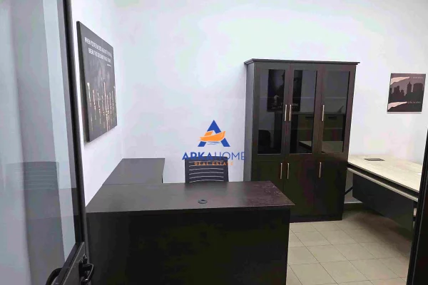 Ambient biznesi me qera 3+1 ne Tirane - 524 Euro