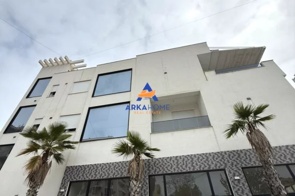 SHITET GODINE TREKATESHE 380M2 "VLORE' 900.000 EURO