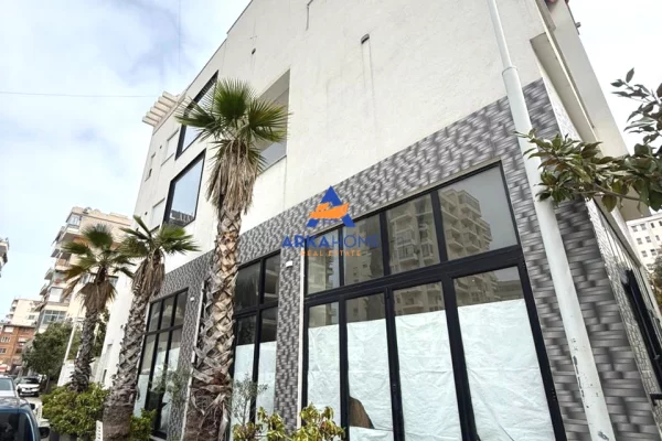 SHITET GODINE TREKATESHE 380M2 "VLORE' 900.000 EURO