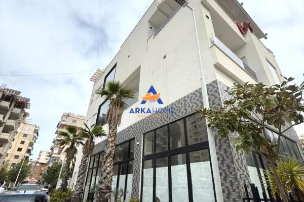 SHITET GODINE TREKATESHE 380M2 "VLORE' 900.000 EURO