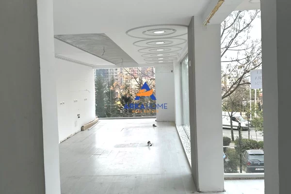 SHITET AMBIENT 71M2 " UNIVERSITETI I SPORTEVE , RRUGA MUHAMET GJONLLESHA" 25000000 LEKE