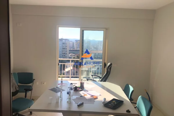 Shtepi me qera Apartament ne Tirane, 2+1, Mobilimi E mobiluar, Pagesa 629  Euro.