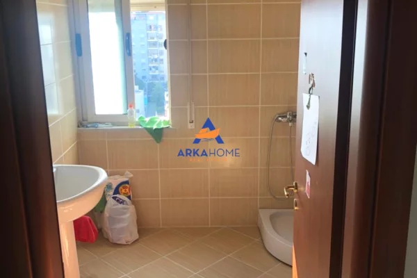 Shtepi me qera Apartament ne Tirane, 2+1, Mobilimi E mobiluar, Pagesa 629  Euro.