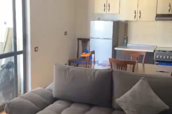 Shtepi me qera Apartament ne Tirane, 2+1, Mobilimi E mobiluar, Pagesa 629  Euro.