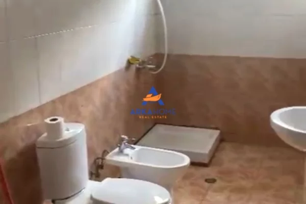 Shtepi me qera Apartament ne Tirane, 2+1, Mobilimi E mobiluar, Pagesa 629  Euro.