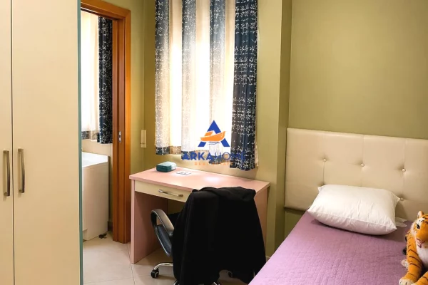 Shtepi ne shitje Apartament ne Tirane, 2+1, Mobilimi E mobiluar, Pagesa 160,680  Euro.