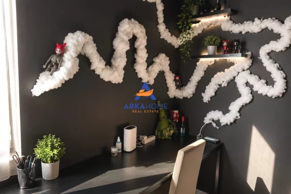 Shtepi ne shitje Apartament ne Tirane, 2+1, Mobilimi E mobiluar, Pagesa 160,680  Euro.