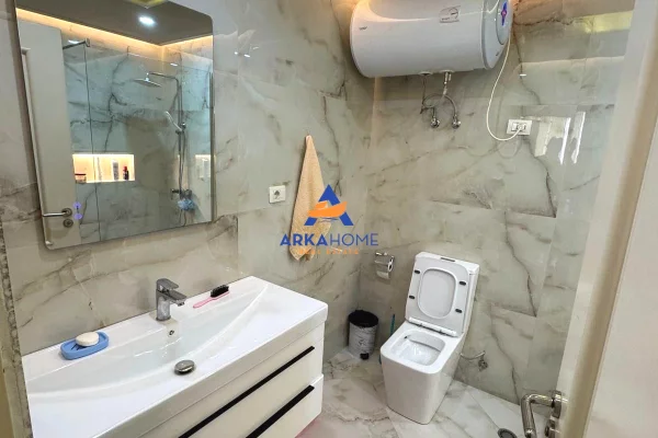 Shtepi ne shitje Apartament ne Tirane, 3+1, Mobilimi E mobiluar, Pagesa 242,000  Euro.