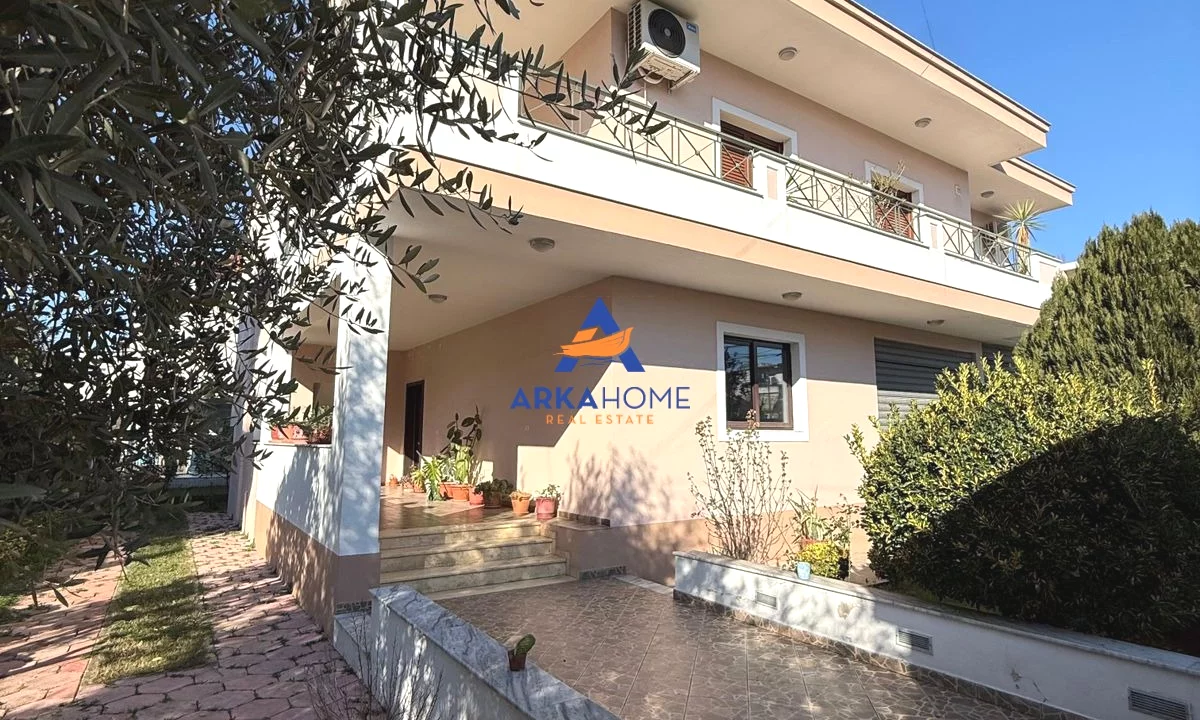 Shtepi me qera Shtepi Private ne Tirane, 3+1, Mobilimi E mobiluar, Pagesa 900  Euro.