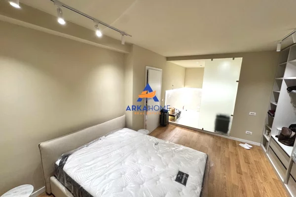 Shtepi me qera Apartament ne Tirane, 2+1, Mobilimi E mobiluar, Pagesa 1,049  Euro.
