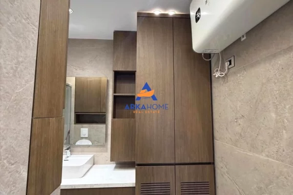 Shtepi me qera Apartament ne Tirane, 1+1, Mobilimi E mobiluar, Pagesa 1,000  Euro.