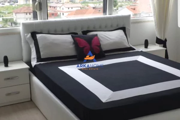 Shtepi ne shitje Apartament ne Tirane, 1+1, Mobilimi E mobiluar, Pagesa 150,000  Euro.