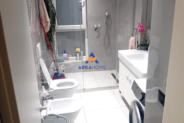 Shtepi me qera Apartament ne Tirane, 3+1, Mobilimi E mobiluar, Pagesa 1,000  Euro.