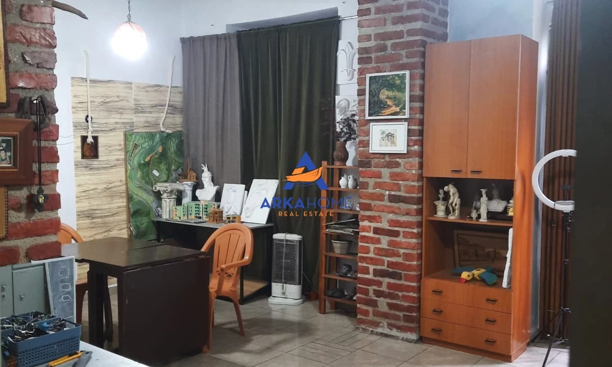 SHITET AMBIENT BIZNESI 76,16M2 " PRANE SHALLVAREVE " 235000 EURO