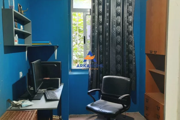 SHITET AMBIENT BIZNESI 76,16M2 " PRANE SHALLVAREVE " 235000 EURO