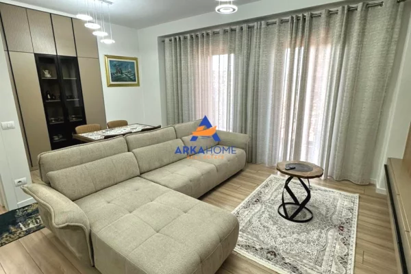 Shtepi me qera 3+1 ne Tirane - 1,950 Euro