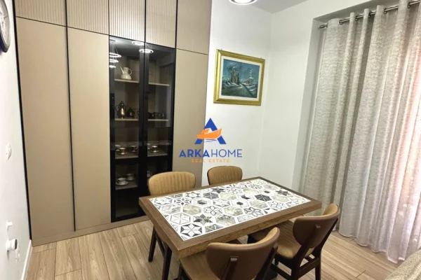 Shtepi me qera Apartament ne Tirane, 3+1, Mobilimi E mobiluar, Pagesa 1,950  Euro.
