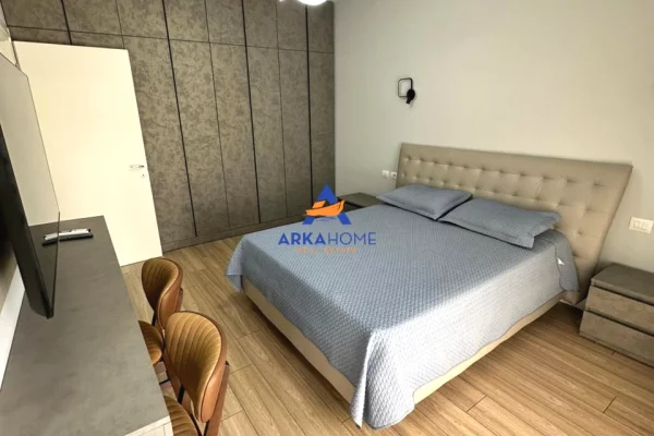 Shtepi me qera Apartament ne Tirane, 3+1, Mobilimi E mobiluar, Pagesa 1,950  Euro.