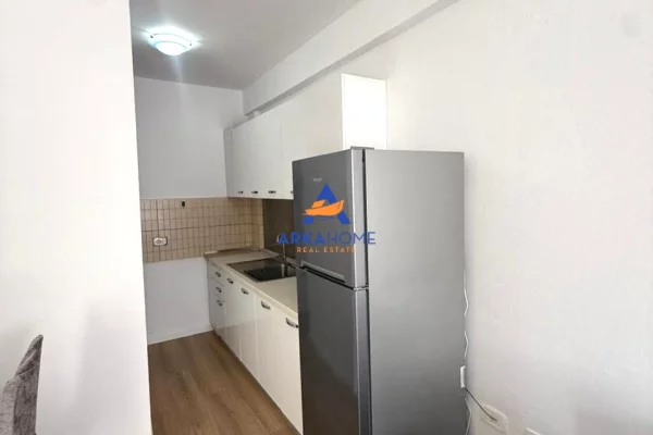 Shtepi ne shitje Apartament ne Tirane, 1+1, Mobilimi E mobiluar, Pagesa 165,000  Euro.