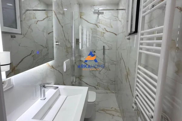 Shtepi me qera Apartament ne Tirane, 1+1, Mobilimi E mobiluar, Pagesa 577  Euro.