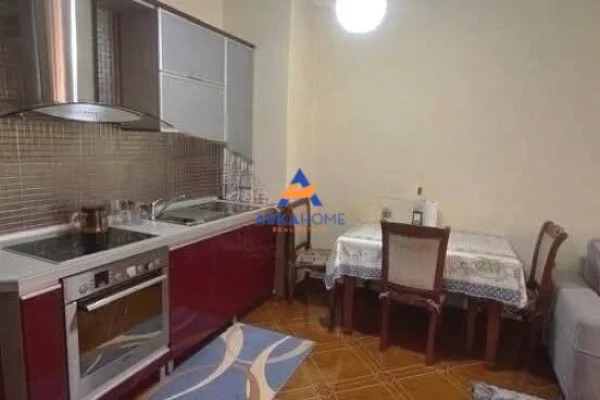 Shtepi ne shitje Apartament ne Tirane, 2+1, Mobilimi E mobiluar, Pagesa 230,000  Euro.