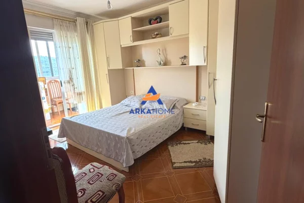 Shtepi ne shitje Apartament ne Tirane, 2+1, Mobilimi E mobiluar, Pagesa 230,000  Euro.