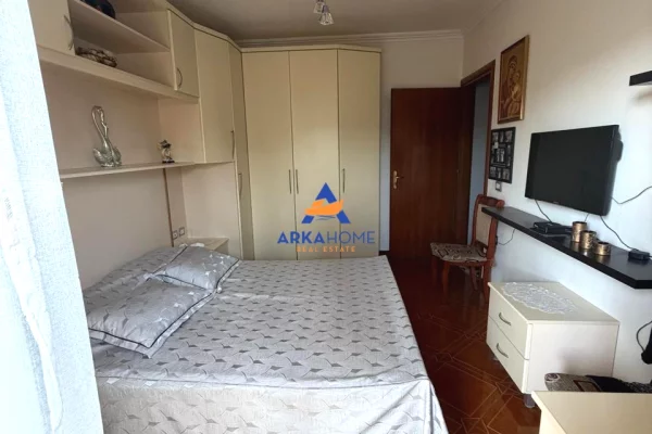 Shtepi ne shitje Apartament ne Tirane, 2+1, Mobilimi E mobiluar, Pagesa 230,000  Euro.