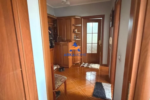 Shtepi ne shitje Apartament ne Tirane, 2+1, Mobilimi E mobiluar, Pagesa 230,000  Euro.