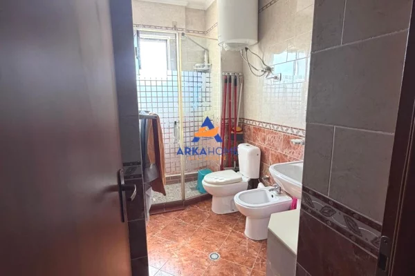 Shtepi ne shitje Apartament ne Tirane, 2+1, Mobilimi E mobiluar, Pagesa 230,000  Euro.