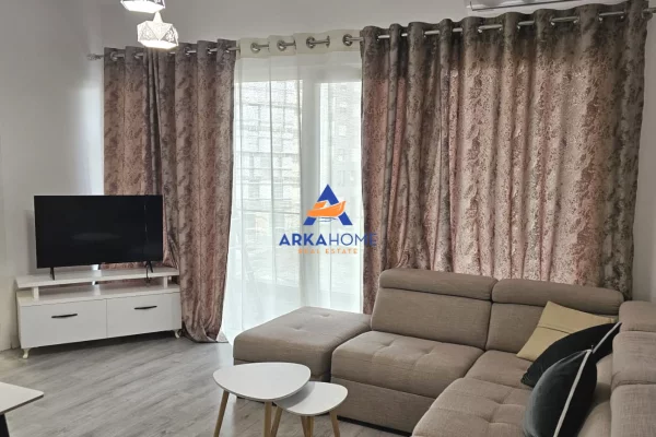 JEPET APARTAMENT ME QERA 2+1+BALLKON " RRUGA 5 MAJ " 670 EURO