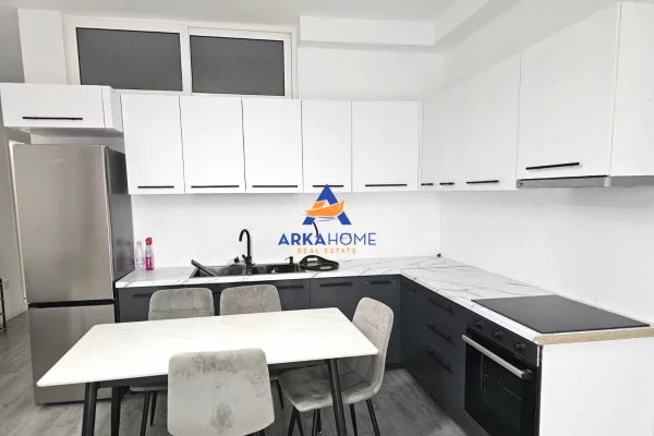 Shtepi me qera Apartament ne Tirane, 2+1, Mobilimi E mobiluar, Pagesa 670  Euro.