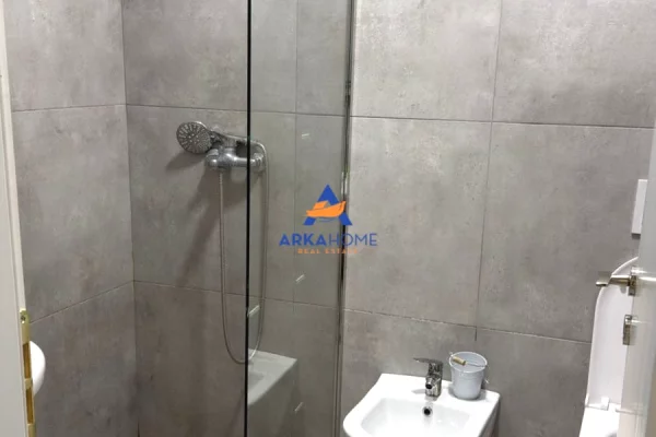 Shtepi me qera Apartament ne Tirane, 2+1, Mobilimi E mobiluar, Pagesa 670  Euro.