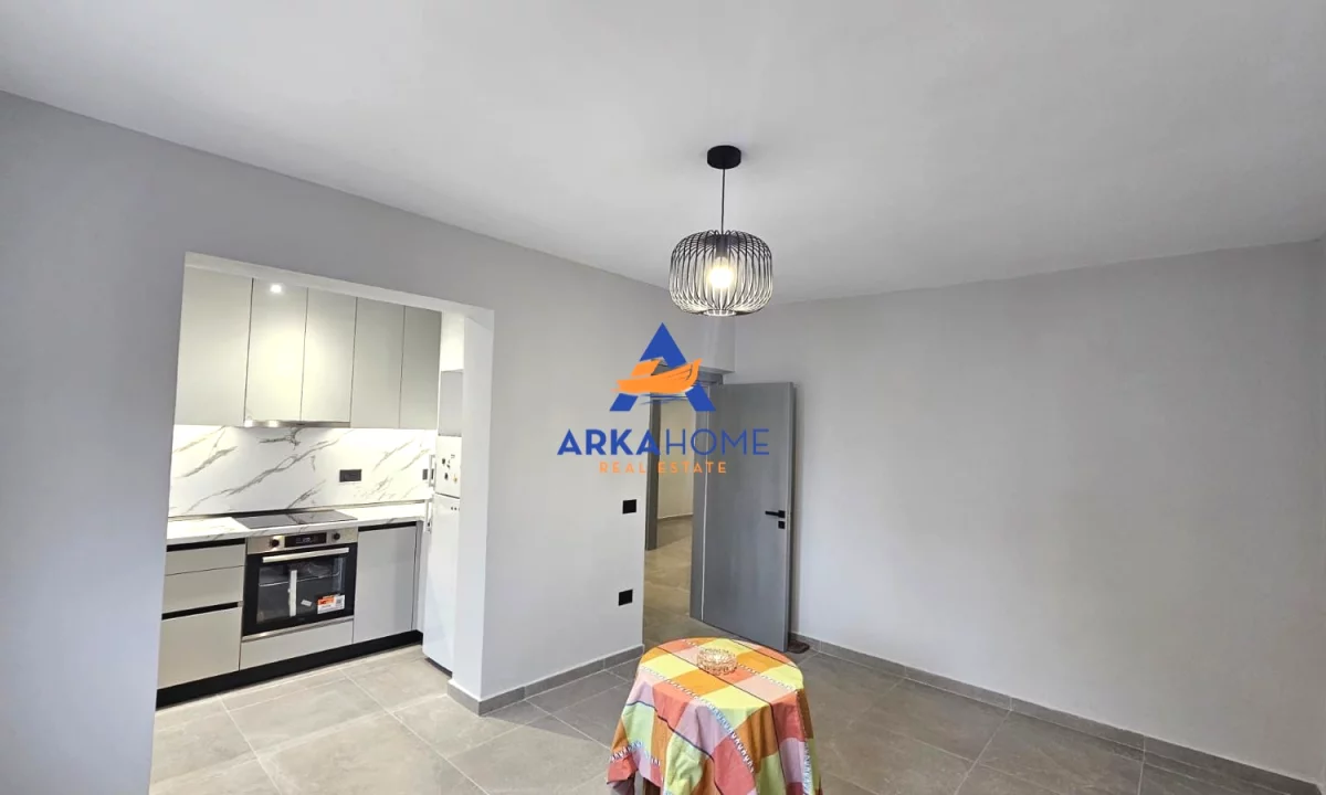 Shtepi me qera Apartament ne Tirane, 3+1, Mobilimi Pjeserisht e mobiluar, Pagesa 700  Euro.