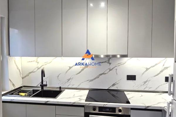 Shtepi me qera Apartament ne Tirane, 3+1, Mobilimi Pjeserisht e mobiluar, Pagesa 700  Euro.