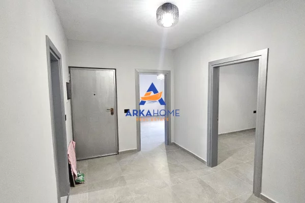 Shtepi me qera Apartament ne Tirane, 3+1, Mobilimi Pjeserisht e mobiluar, Pagesa 700  Euro.