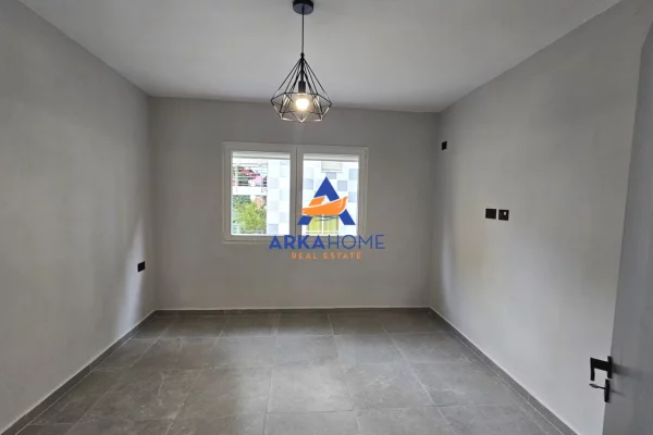 Shtepi me qera Apartament ne Tirane, 3+1, Mobilimi Pjeserisht e mobiluar, Pagesa 700  Euro.