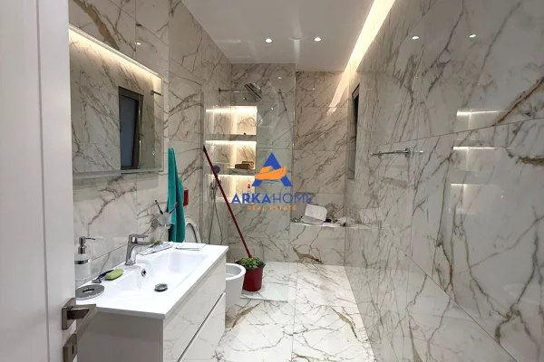 Shtepi ne shitje Apartament ne Tirane, 1+1, Mobilimi E mobiluar, Pagesa 250,000  Euro.