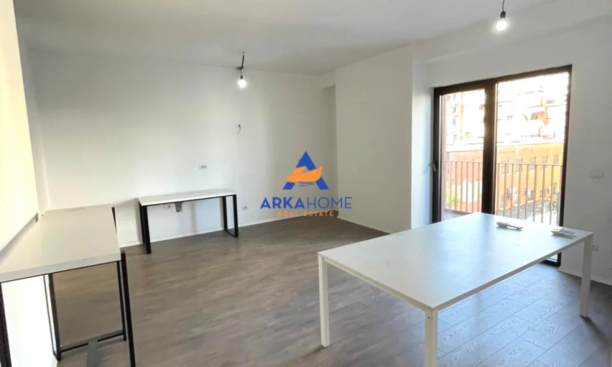 JEPET ZYRE ME QERA 105M2 "RRUGA E KAVAJES" 120.000 LEKE