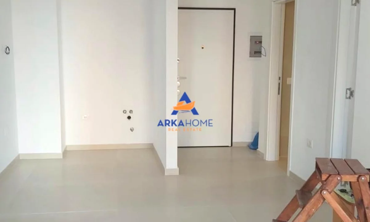 JEPET AMBIENT BIZNESI ME QERA 66M2 "RR. KONGRESI MANASTIRIT, KOMPLEKSI ZIRKON" 55.000 LEKE (I DISKUT